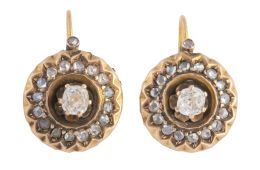 53.  Pendientes rosetón de diamantes de ff. S. XIX con brillante de talla antigua central orlado de diamantes