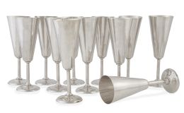 1285.  Juego de doce copas de cava de plata.S. XX.