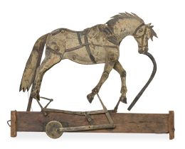 1214.  Caballo mecánico de metal pintado y madera.Principios del S. XX.