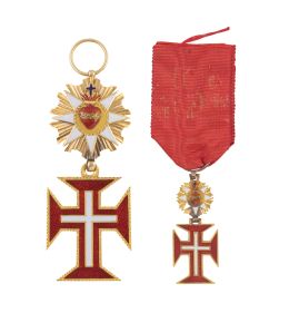 358.  Dos insignias de la Orden Militar de Cristo, Portugal en oro y esmalte 