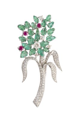 247.  Broche floral, con hojas de esmeraldas talladas, rubíes sintéticos y brillantes, sobre tallo y hojas cuajadas de brillantes
