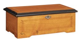 711.  Caja de música Napoleón III de madera, con decoración de fileteado.Suiza, finales del S. XIX.