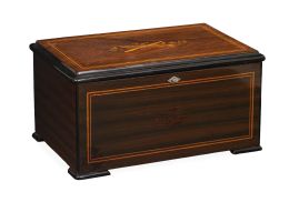 1237.  Caja de música de madera con marquetería de triunfos en la caja.Suiza, finales del S. XIX.