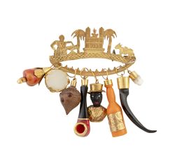 24.  Penca de balangandan pp. S. XX con numerosos dijes colgantes