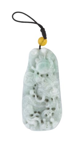 166.  Colgante de jade birmano en forma de gran gota tallada con 