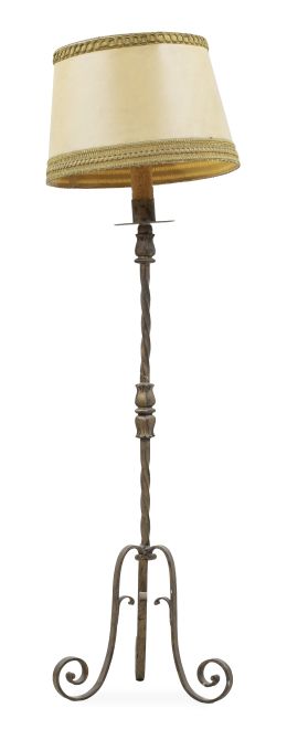 1033.  Hachero de hierro forjado, transformado en lámpara.España, S. XIX.