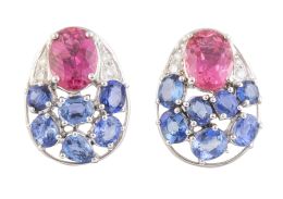 322.  Pendientes ovoides con turmalina rosa, zafiros de talla oval y brillantes