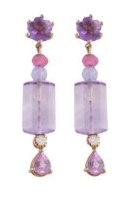 122.  Pendientes largos con amatistas, zafiros rosas y rubíes con diferentes formas articuladas
