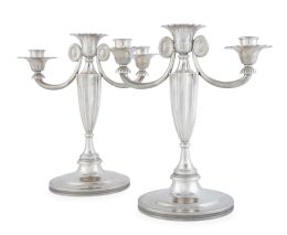 661.  Pareja de candelabros de "paraguas" de plata de dos brazos de luz y uno central. Con marcas.Real Fábrica de Platería, Martínez, Madrid, Villa y Corte, 1836.