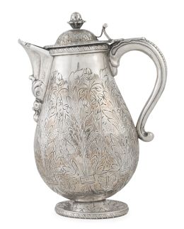 1378.  Jarra con tapa de plata con decoración grabada de flores, hojas y mariposas. Con marcas.S. XX.