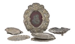 753.  Lote de Virgen en marco en plateado y seis centritos de plata.S. XX.