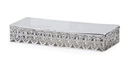 1399.  Cajita rectangular de plata con interior en plata vermeille. Con marcas.S. XX.