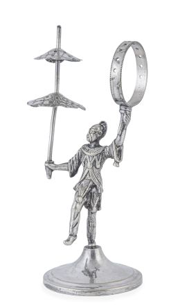 1370.  Palillero de metal plateado con figura circense. Con marcas.Meneses, S. XX.