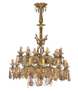 1320.  Lámpara de bronce dorado y cristal tallado transparente y lila de 24 luces.Francia, Baccarat segunda mitad del S. XIX.