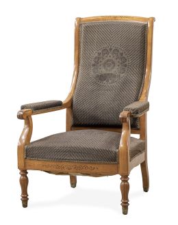 657.  Butaca voltaire Carlos X de madera de arce con marquetería.Trabajo francés, segundo cuarto del S. XIX.