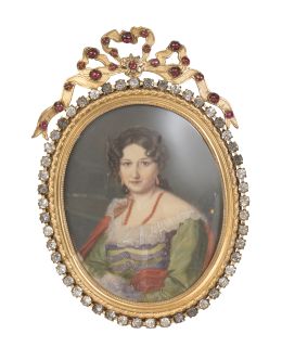 669.  Marco de bronce dorado con piedras de strass con miniatura con retrato de dama.h. 1900.