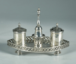 886.  Escribanía fernandina de plata en su color punzonada, Vicente Machuca y Manuel Alonso Rodríguez.Valladolid, primer cuarto del S. XIX..