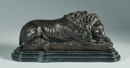 911.  León en bronce patinado, firmado BonheurFrancia, S. XIX..
