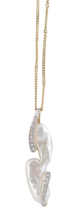 241.  Pendentif de perla keshi barroca con dos brazos de diamantes y cadena de oro 