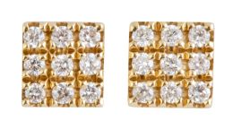 230.  Pendientes con nueve brillantes en forma cuadrangular