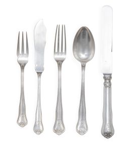 1371.  Cubertería de plata con iniciales "CJ" grabadas. Con marcas.S. XX.