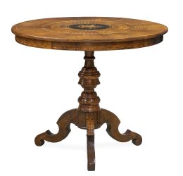 686.  Velador de madera con marquetería geométrica y de triunfos.Trabajo catalán, mediados del S. XIX.
