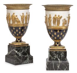 1061.  Pareja de copas imperio de porcelana, esmaltadas en azul re