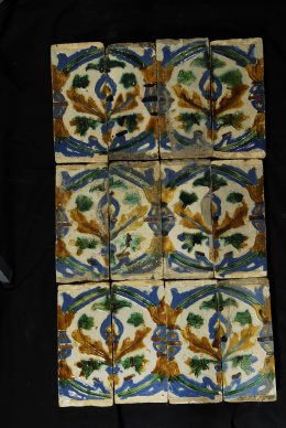 592.  Panel de doce azulejos de arista.Triana, S.XVI..