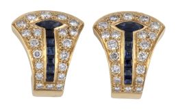 290.  Pendientes de brillantes y zafiros con diseño en forma de flecha