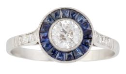 362.  Sortija ojo de perdiz con brillante central de 0,48 ct, orlado de zafiros de talla francesa