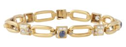 121.  Pulsera articulada de pp. S. XX con cabuchones de zafiros y brillantes de talla antigua engastados en motivos piramidales 