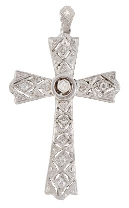 353.  Colgante de cruz estilo Art Decó con brillantes de talla antigua en el centro y en los brazos, y decoración geométrica calada