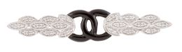 313.  Broche de hojitas de brillantes con centro de doble "C" en 