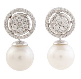 301.  Pendientes con perla australiana y rosetón superior de brillantes