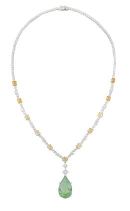 367.  Collar con turmalina paraiba talla pera colgante, de 18,08 ct, que pende de collar rivière de brillantes, con siete brillantes Fancy yellow talla cojín, y dos piezas cuajadas de brillantes yellow