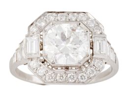 302.  Sortija estilo Art-Decó con brillante central de 1,56 ct, orlado de brillantes en marco octogonal 