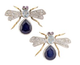 357.  Pareja de broches mosca con alas cuajadas de brillantes, y cuerpo con gran gota de zafiro y aguamarina oval