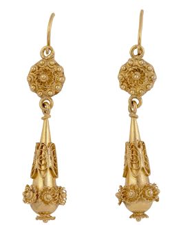 5.  Pendientes largos pp. S. XX con flor de filigrana y perillas colgantes con motivos circulares y ovales