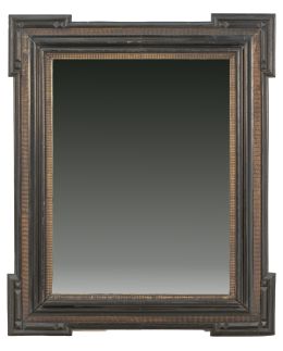 972.  Espejo de madera ebonizada con moldurada rizada y dorada.
