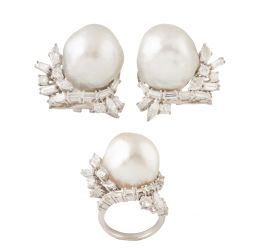 394.1.  Conjunto de pendientes y sortija con grandes perlas, (posib