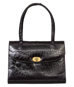 361.  Bolso vintage en piel de cocodrilo en color morado con dos asas cortas