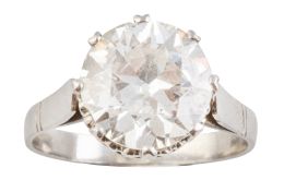 322.  Sortija solitario con brillante de 3,77 ct aprox engastado en garras