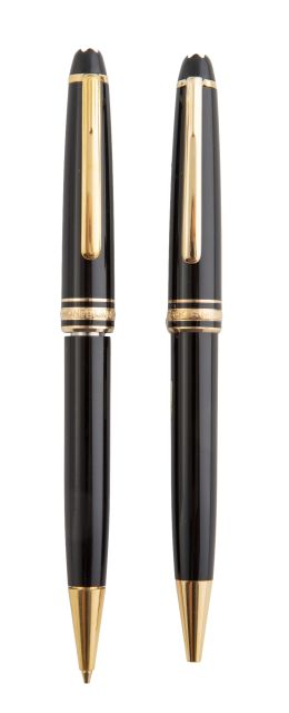 352.  Conjunto de bolígrafo y portaminas MONTBLANC MEISTERTUCK en resina negra con adornos en plaqué or