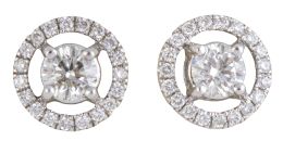 287.  Pendientes dormilonas con brillantes centrales que suman 0,