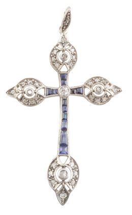 85.  Cruz colgante Art-Decó con zafiros calibrados y diamantes