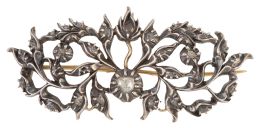 13.  Broche S. XIX en diseño calado de formas vegetales, decorado con diamantes