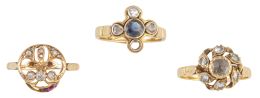 11.  Lote de tres sortijas de ff S. XIX con diseños de rosetón decoradas con diamantes, con centro de zafiro en una de ellas
