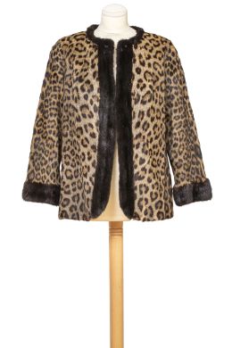 384.  Chaqueta corta vintage de piel de leopardo con puños y rivete de frente y cuello en piel de visón marron