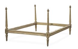 1021.  Cama Carlos IV de madera policromada y dorada.España, finales del S. XVIII.