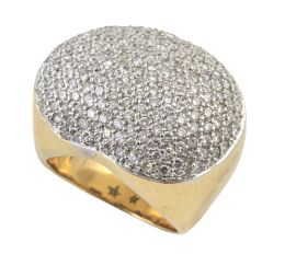 218.  Sortija con frente oval bombée pavé cuajada de brillantes
